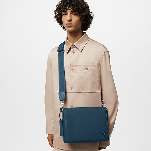 Túi Takeoff Messenger LV Aerogram in Sản phẩm mới's Holiday Men's Selection collections by Louis Vuitton (Thu phóng sản phẩm)