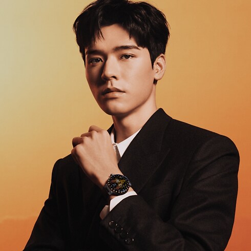 Đồng Hồ Thông Minh Tambour Horizon Light Up in Rương, Phụ kiện du lịch và Trang trí nội thất's Sản phẩm công nghệ và Phụ kiện Thiết bị âm thanh, Đồng hồ thông minh và Phụ kiện collections by Louis Vuitton (Thu phóng sản phẩm)