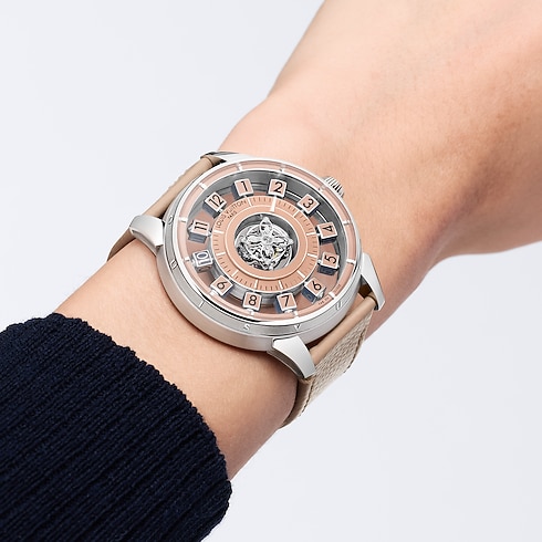 Đồng Hồ Tambour Spin Time Air Flying Tourbillon Automatic 42,5MM in Đồng hồ's Tất cả Đồng hồ } collections by Louis Vuitton (Thu phóng sản phẩm)
