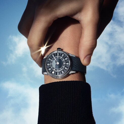 Đồng Hồ Tambour Taiko Spin Time in Đồng hồ's Tất cả Đồng hồ } collections by Louis Vuitton