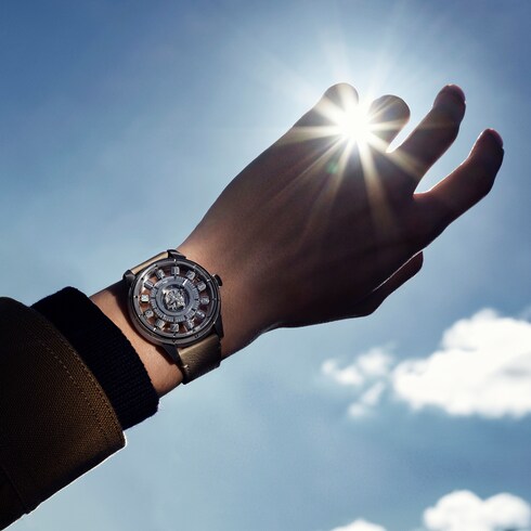 Đồng Hồ Tambour Taiko Spin Time Air Flying Tourbillon Automatic 42,5MM in Đồng hồ's Tất cả Đồng hồ } collections by Louis Vuitton