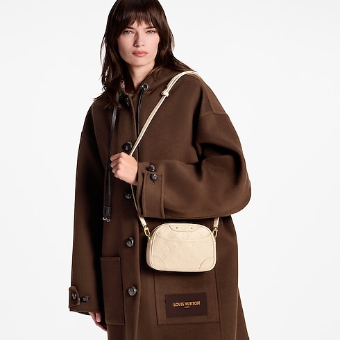 Túi Tiny Camera Monogram Empreinte in Đồ Nữ's Túi ví đa năng và Phụ kiện bằng da Túi nhỏ collections by Louis Vuitton (Thu phóng sản phẩm)