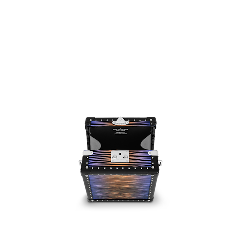 Túi Dạng Hộp Vertical Clutch Box A05 in Les Extraordinaires's Rương Thiết kế theo mùa collections by Louis Vuitton (Thu phóng sản phẩm)