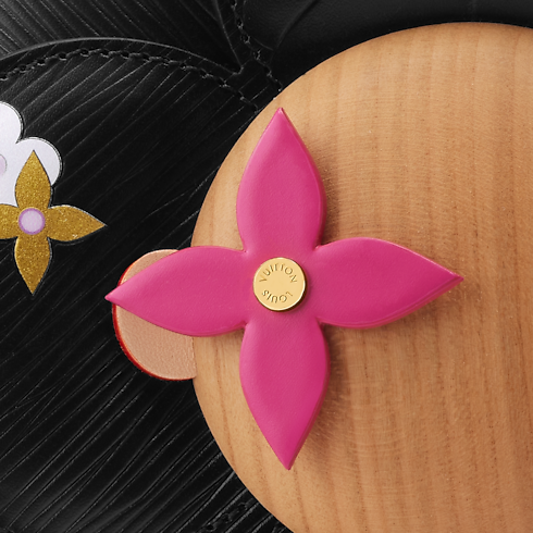 Vivienne in Seoul . in Rương, Phụ kiện du lịch và Trang trí nội thất's Thể thao và Giải trí } collections by Louis Vuitton (Thu phóng sản phẩm)