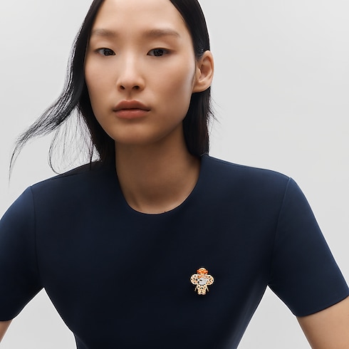 Vòng Cổ Vivienne Lion Dance in Trang sức's Danh mục sản phẩm Vòng cổ và Mặt dây chuyền collections by Louis Vuitton (Thu phóng sản phẩm)