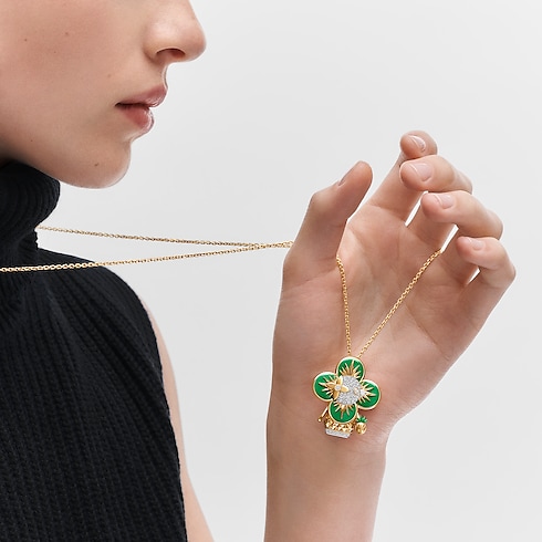 Vòng Cổ Vivienne Pineapple in Trang sức's Danh mục sản phẩm Vòng cổ và Mặt dây chuyền collections by Louis Vuitton (Thu phóng sản phẩm)