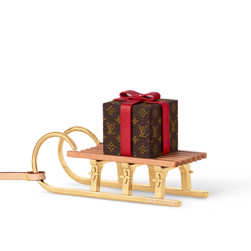 Vivienne Winter in Rương, Phụ kiện du lịch và Trang trí nội thất's Thể thao và Giải trí } collections by Louis Vuitton (Thu phóng sản phẩm)