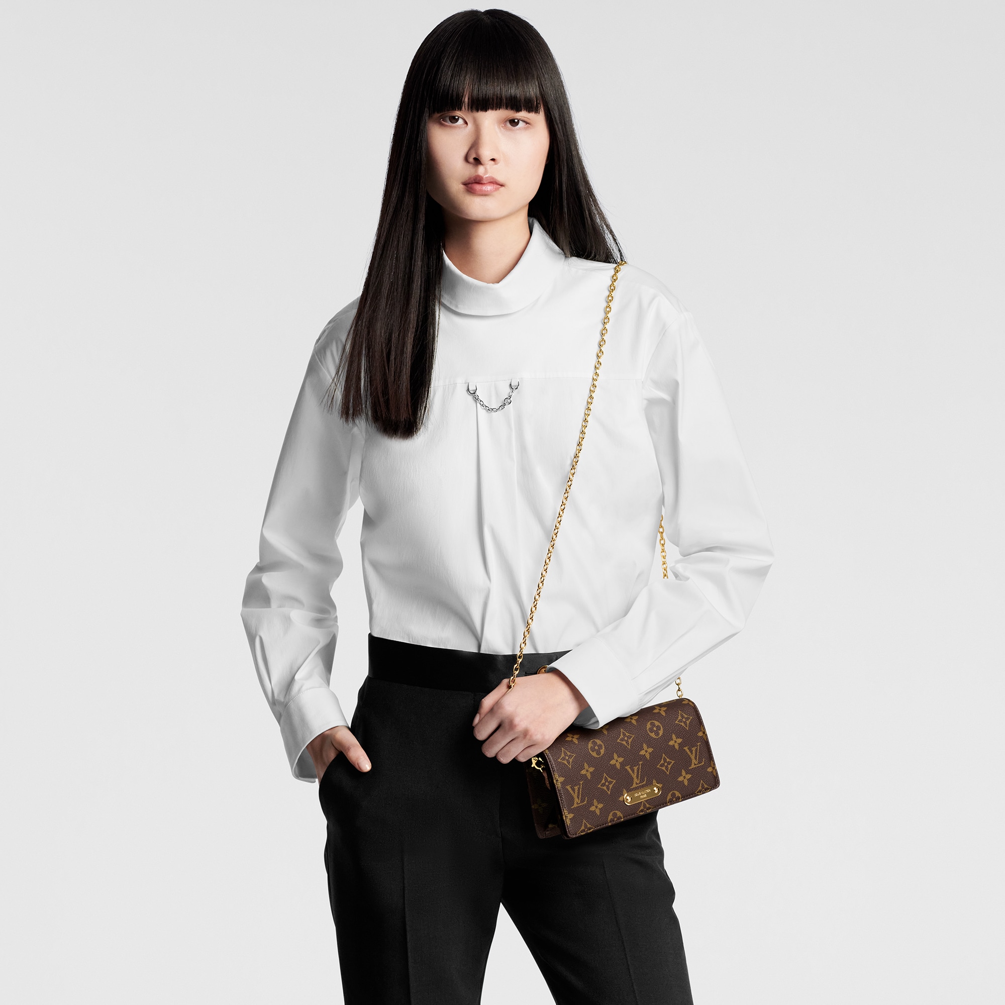 Túi Wallet On Chain Lily Monogram in Đồ Nữ